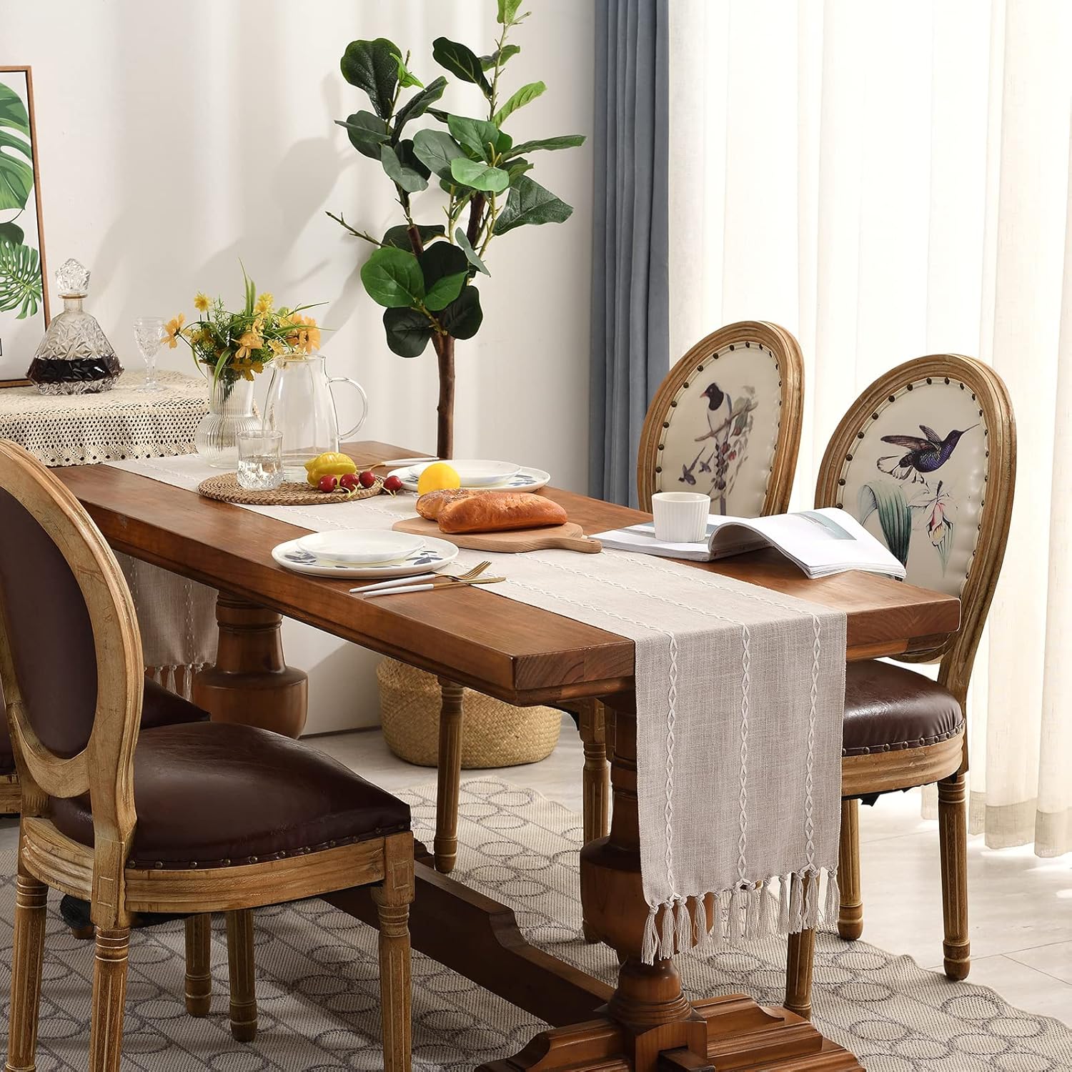 5 Farmhouse Table Runner Styling Ideas That Make Your Dining Table Feel Timeless