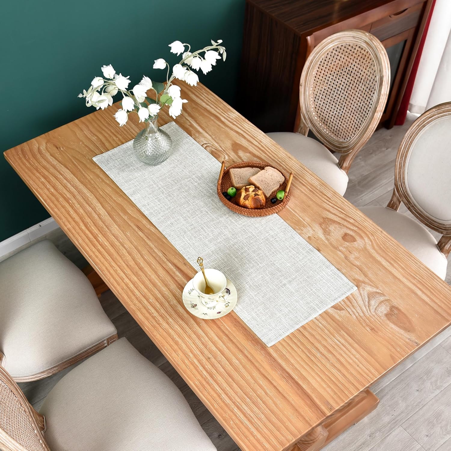 5 Ways to Layer Linen Table Runners for a Warm, Curated Dining Look