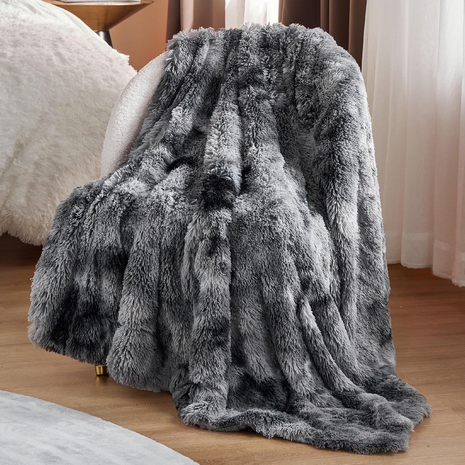 Bedsure GentleSoft Fluffy Fuzzy Faux Fur Throw Blanket