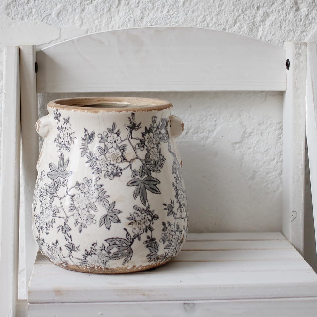 Design Your Spring Garden: 5 Rustic Planters That Turn Outdoor Spaces Into Welcoming Retreats