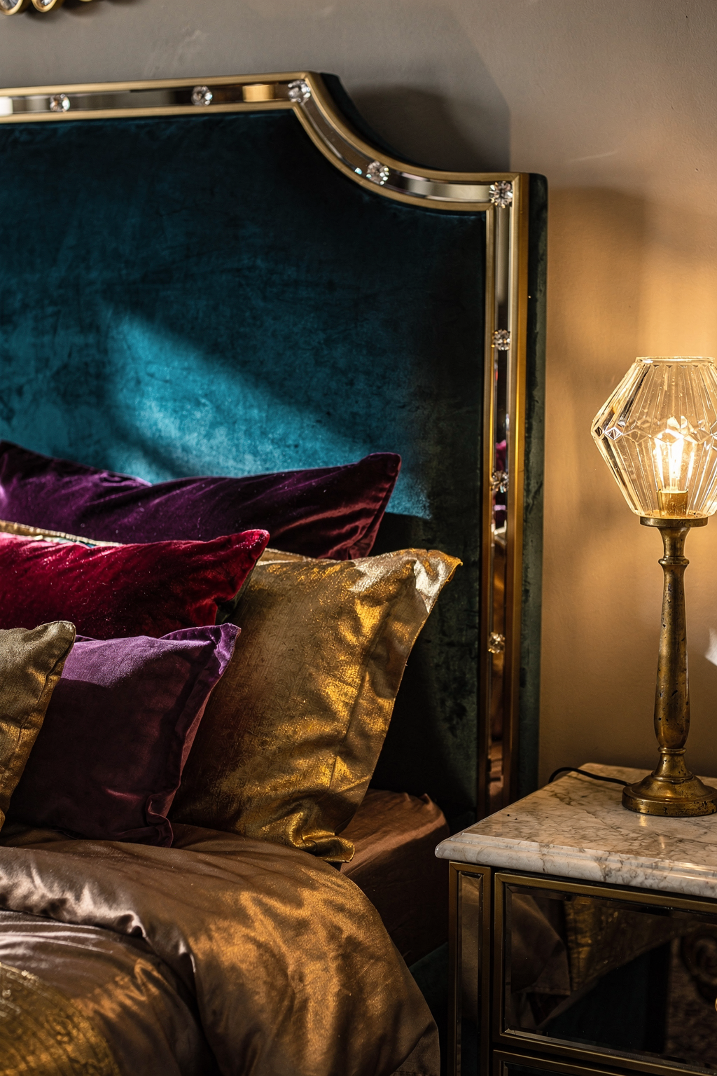This Glam Velvet Headboard Transforms Any Bedroom Into a 5-Star Hotel